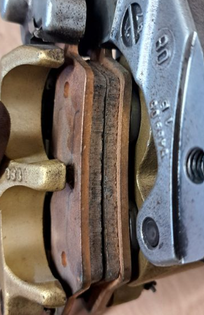 Etrier de frein avant + plaquettes cuivrées neuves YZF R125 2008 à 2013